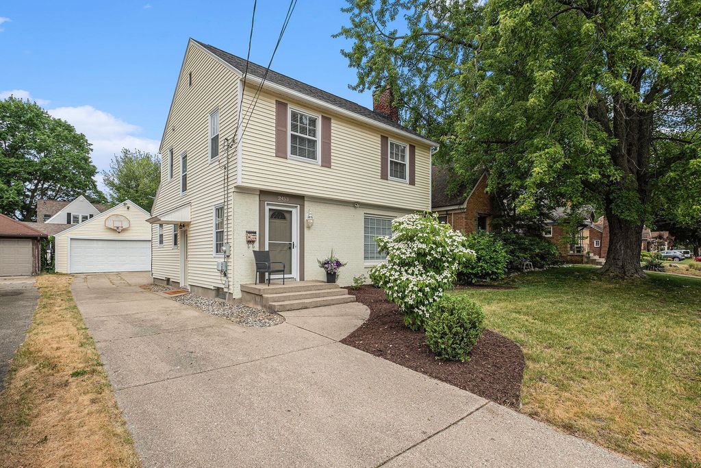 Photo of 2453 Godwin Avenue SE, Grand Rapids, MI 49507 (MLS # 23020383)