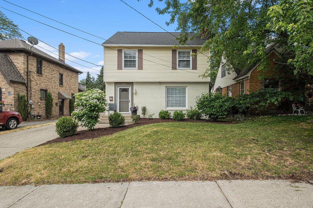 Photo of 2453 Godwin Avenue SE, Grand Rapids, MI 49507 (MLS # 23020383)