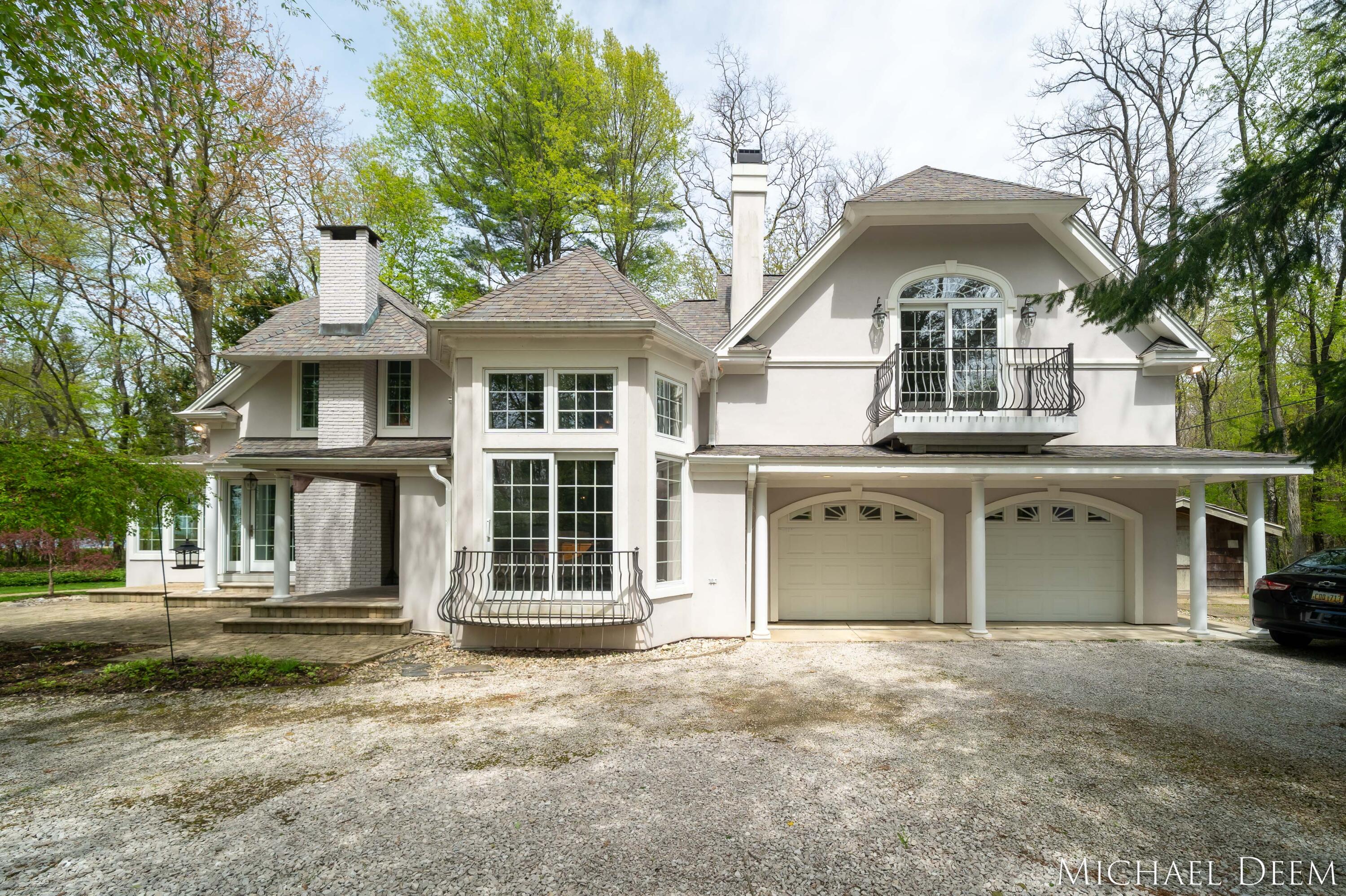 2743 Lakeshore Drive