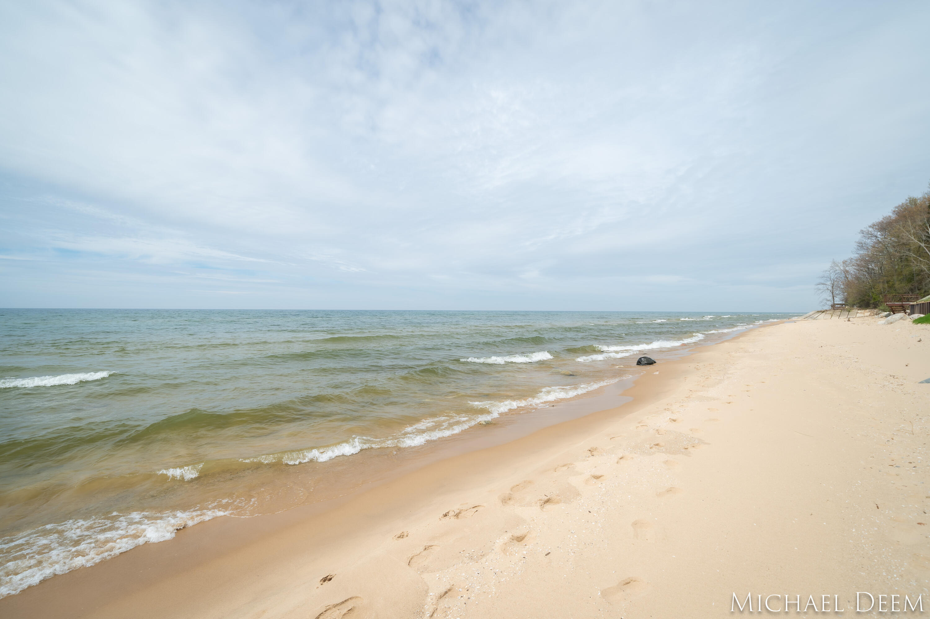 2743 Lakeshore Drive