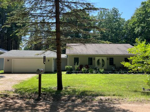 Photo of 2564 Bialik Road, Manistee, MI 49660 (MLS # 25050599)