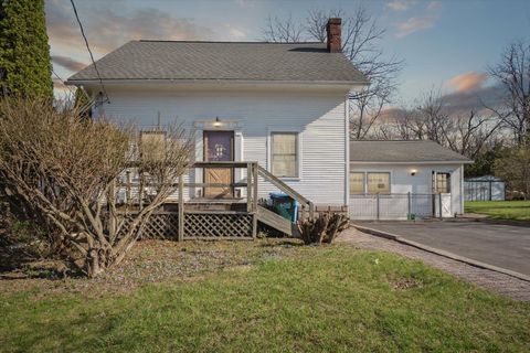 MLS: 25017084