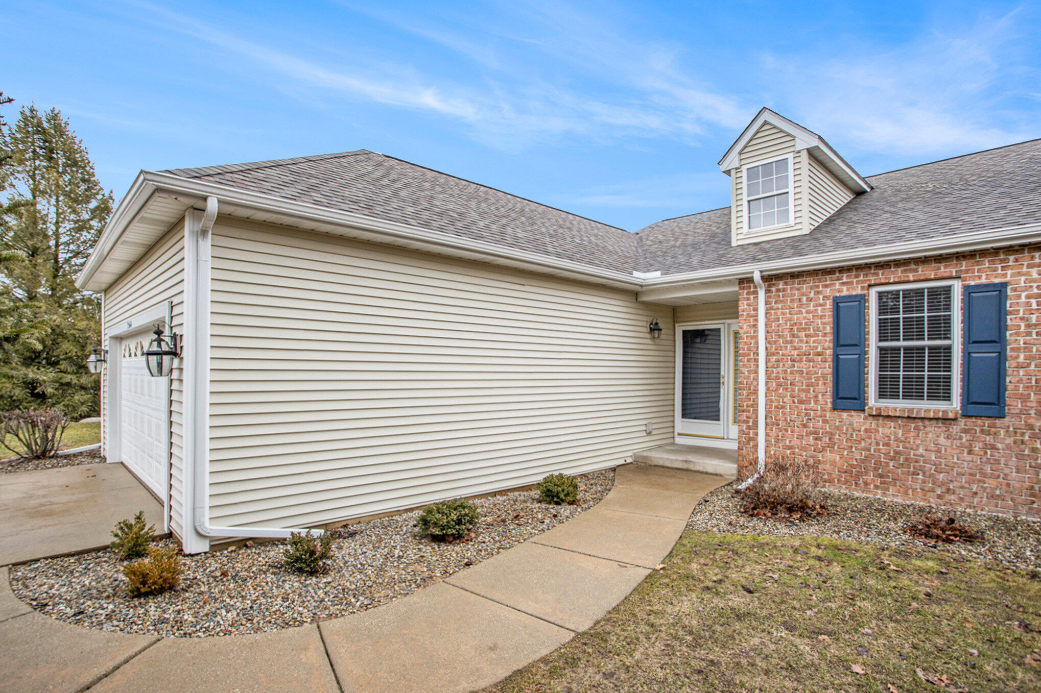 Kalamazoo, Michigan 49048, United States, 3 Bedrooms Bedrooms, ,3 BathroomsBathrooms,Residential,Active,83469