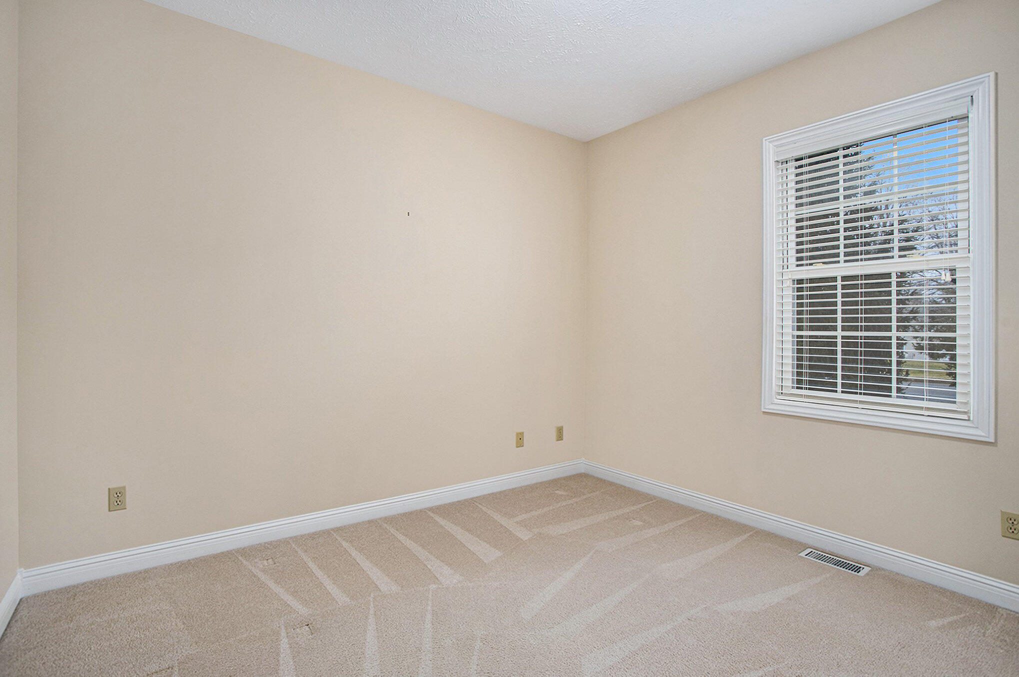 Kalamazoo, Michigan 49048, United States, 3 Bedrooms Bedrooms, ,3 BathroomsBathrooms,Residential,Active,83469