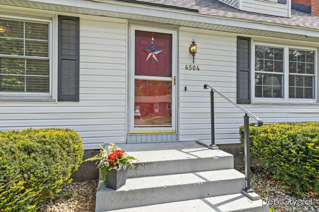 Photo of 4504 Marshall Avenue SE, Grand Rapids, MI 49508 (MLS # 24021663)