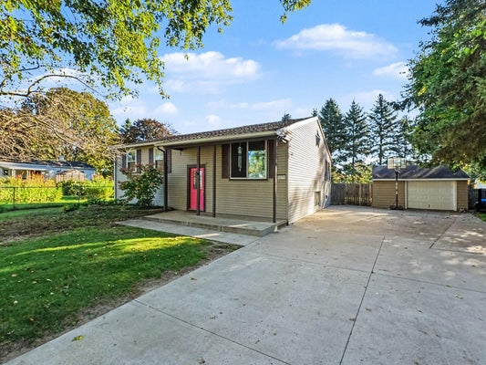 5679 JUNIPER DR, JACKSON, MI 49201 - Image cf8be30c287f2b46705b7ef0c3ce681f/3492621193