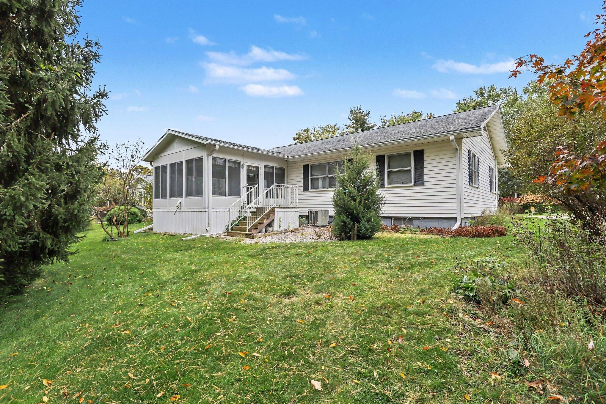 111 Lakeview Terrace