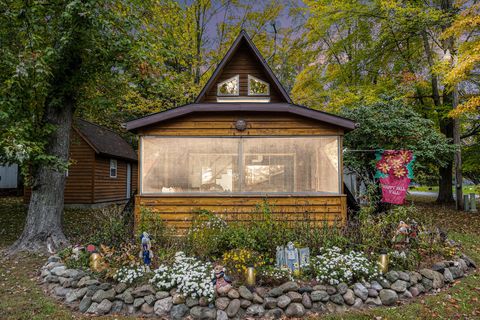 Photo of 46368 Vine Avenue, Bloomingdale, MI 49026 (MLS # 25053271)