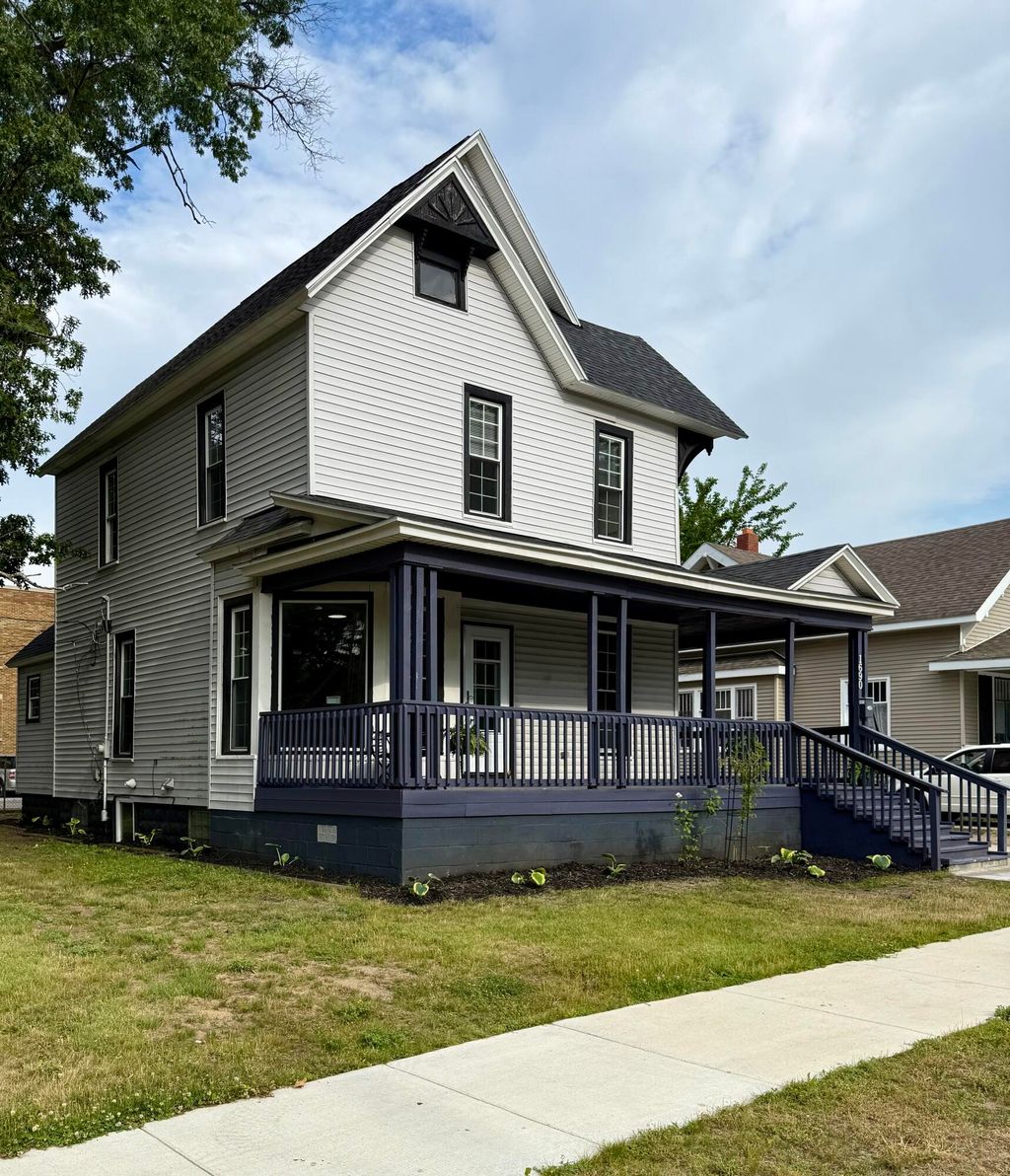 Photo of 1690 Sanford Street, Muskegon, MI 49441 (MLS # 25029748)