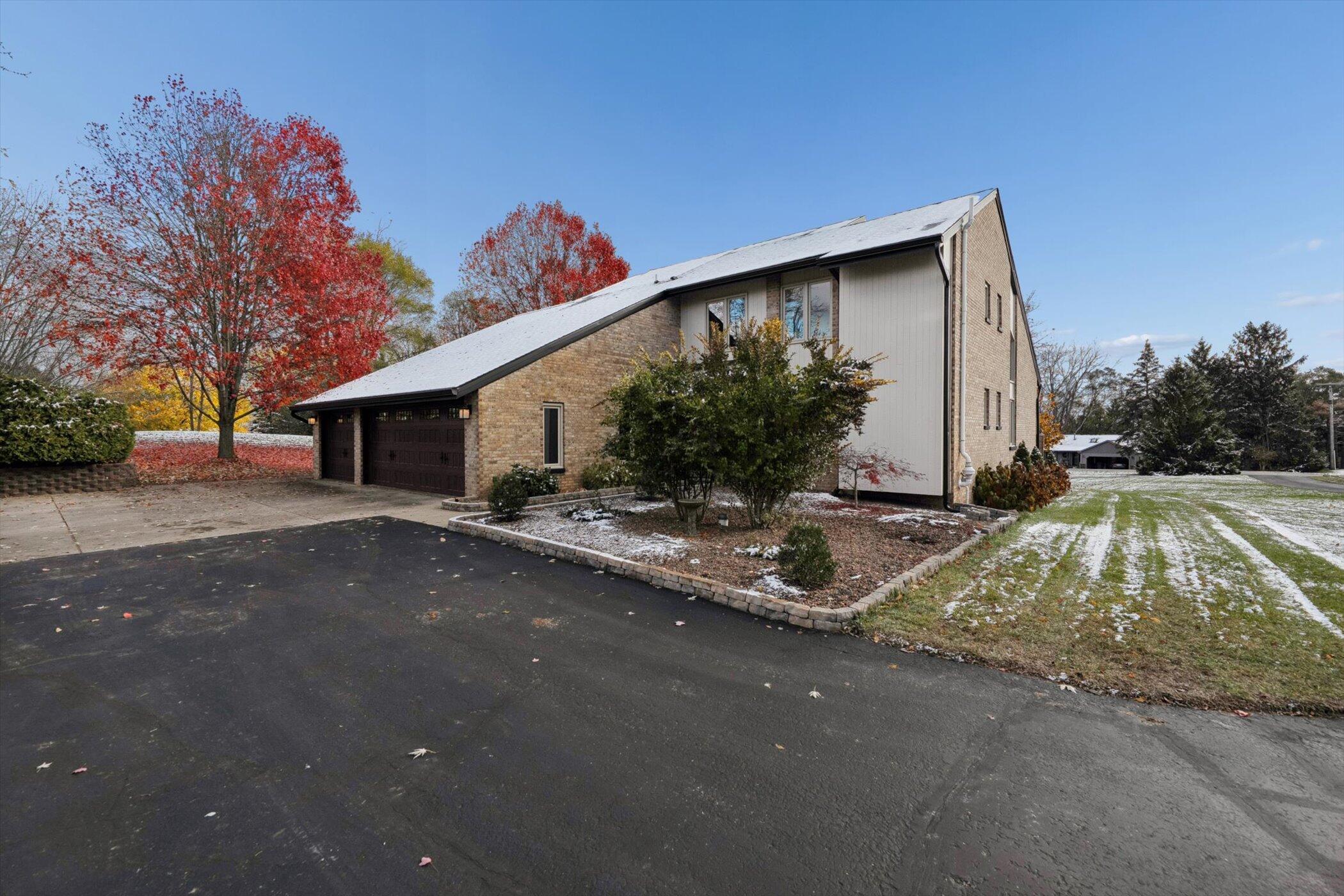 Brighton, Michigan 48114, United States, 4 Bedrooms Bedrooms, ,5 BathroomsBathrooms,Residential,Active,243677