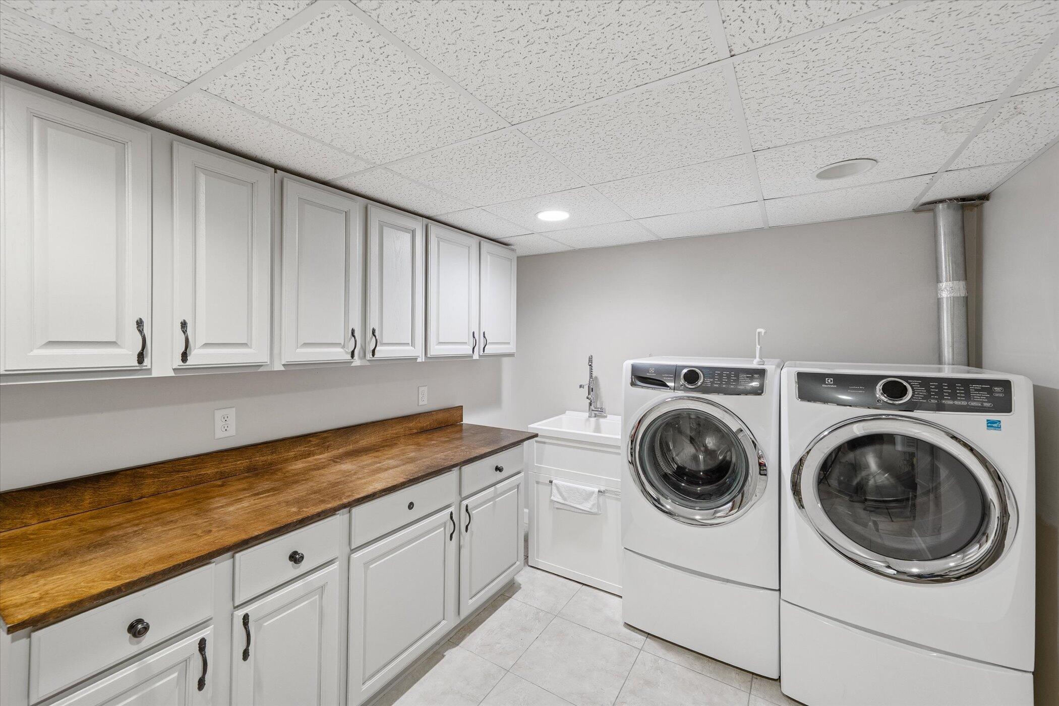 Brighton, Michigan 48114, United States, 4 Bedrooms Bedrooms, ,5 BathroomsBathrooms,Residential,Active,243677