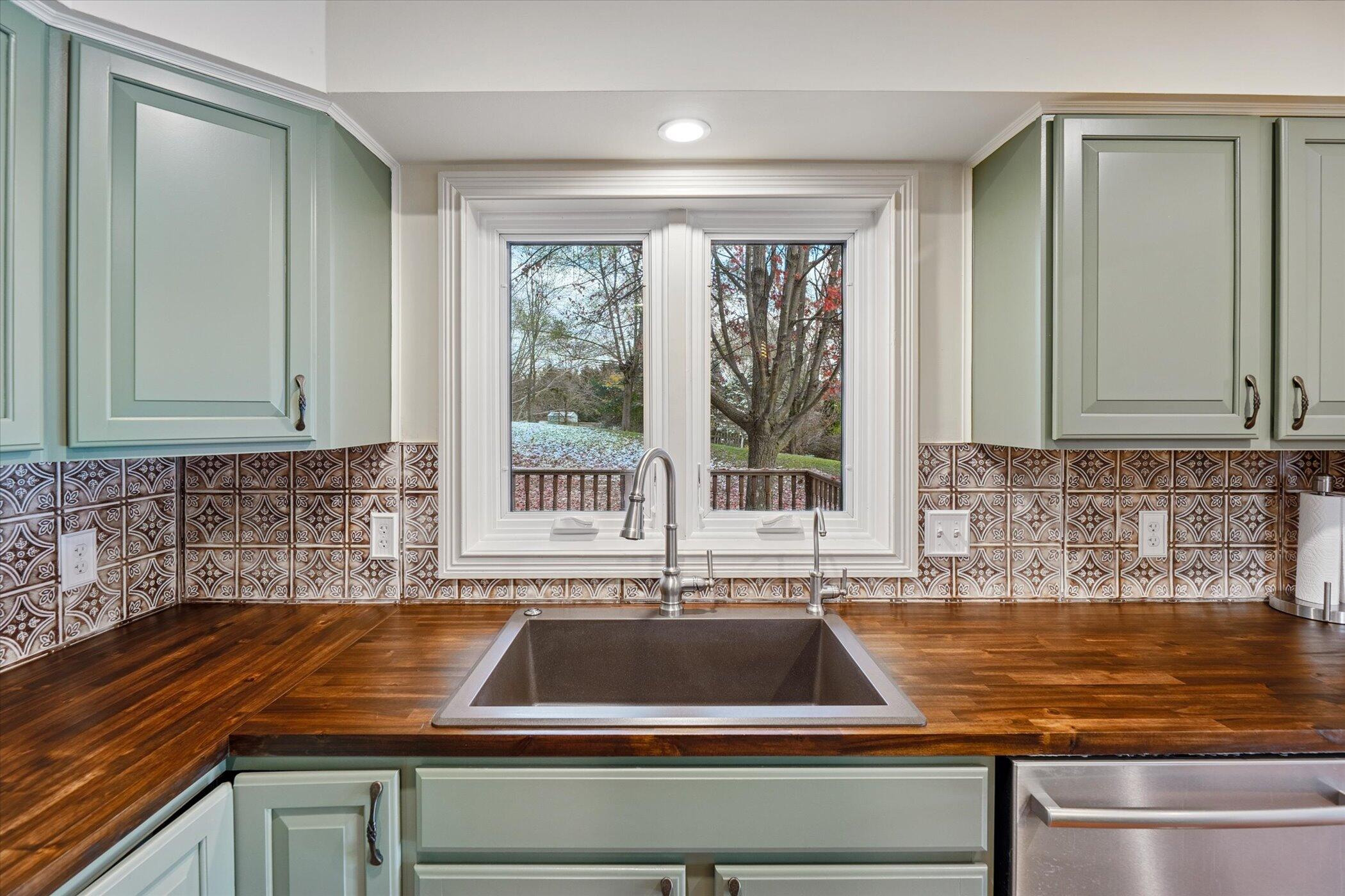 Brighton, Michigan 48114, United States, 4 Bedrooms Bedrooms, ,5 BathroomsBathrooms,Residential,Active,243677