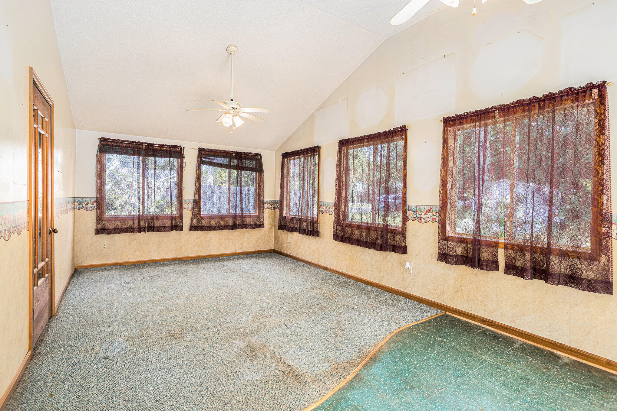 Battle Creek, Michigan 49014, United States, 2 Bedrooms Bedrooms, ,2 BathroomsBathrooms,Residential,Pending,44254