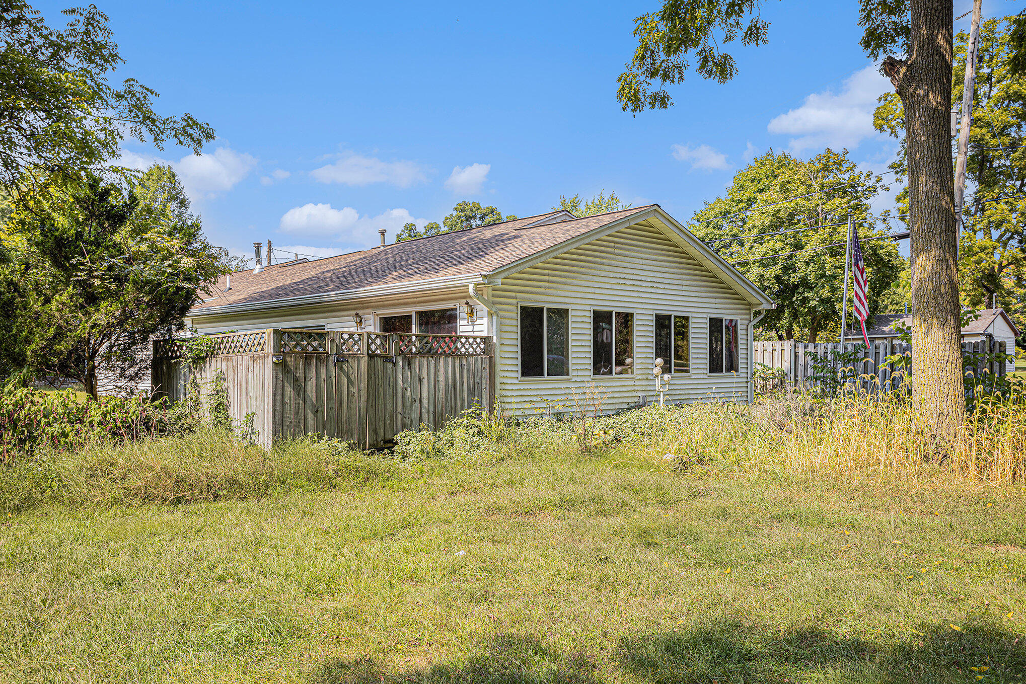 Battle Creek, Michigan 49014, United States, 2 Bedrooms Bedrooms, ,2 BathroomsBathrooms,Residential,Pending,44254