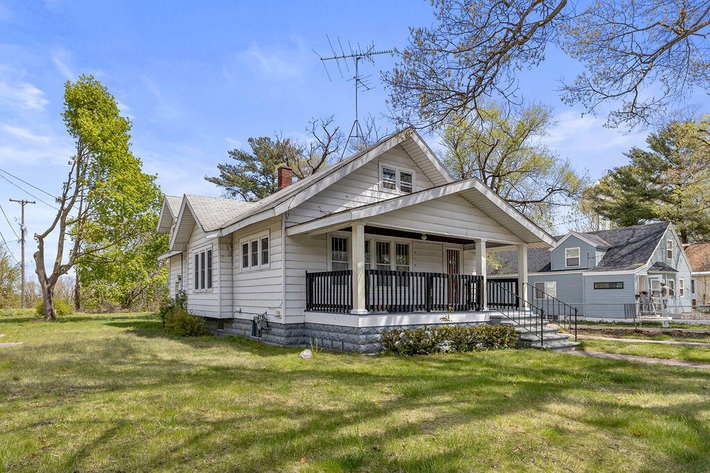 Photo of 410 Adams Avenue, Muskegon, MI 49442 (MLS # 25058435)