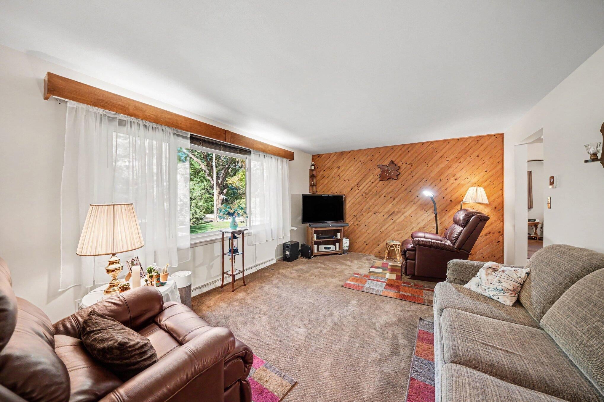 16477 Lakeshore Road