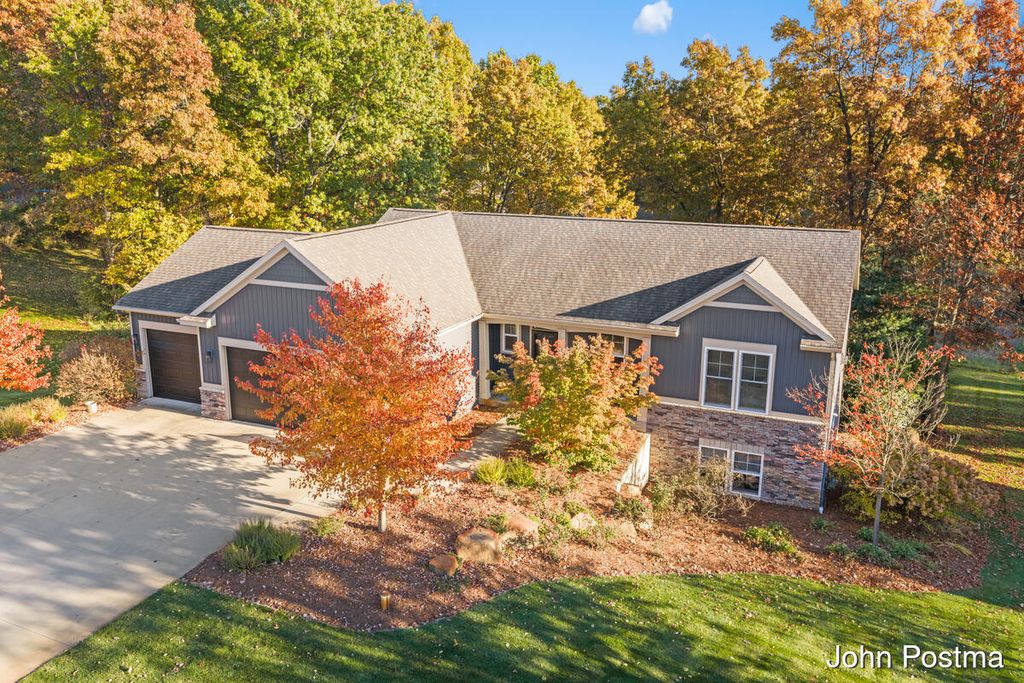 Photo of 6186 Arrowcrest Court NE, Rockford, MI 49341 (MLS # 25056588)