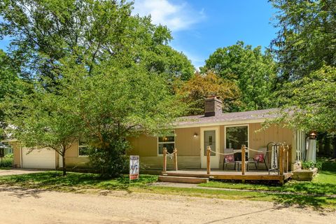 Single Family Residence in Grand Junction MI 52419 Oak Street.jpg