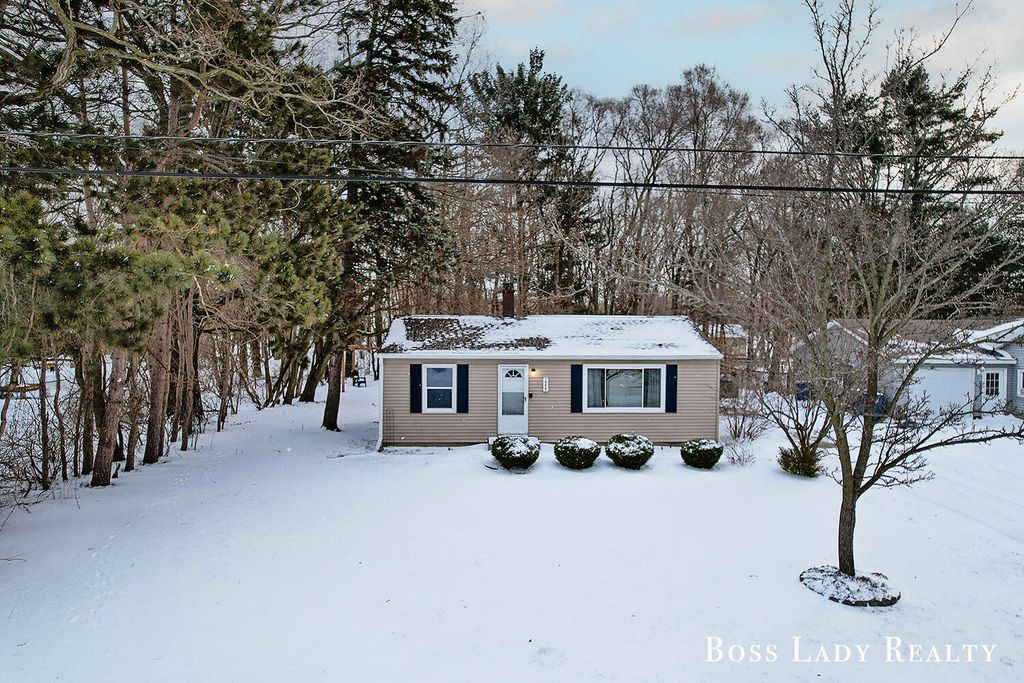 Photo of 15422 Coleman Avenue, Grand Haven, MI 49417 (MLS # 26000550)