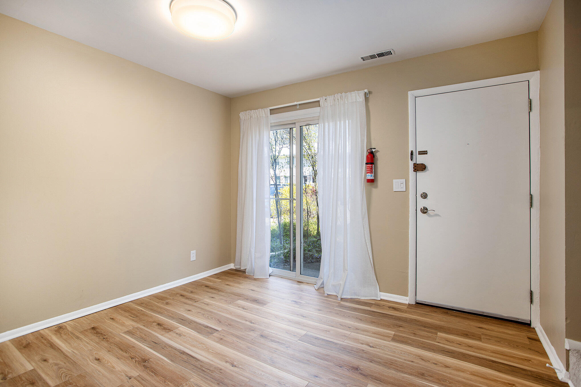 Kalamazoo, Michigan 49006, United States, 2 Bedrooms Bedrooms, ,2 BathroomsBathrooms,Residential,Active,166415