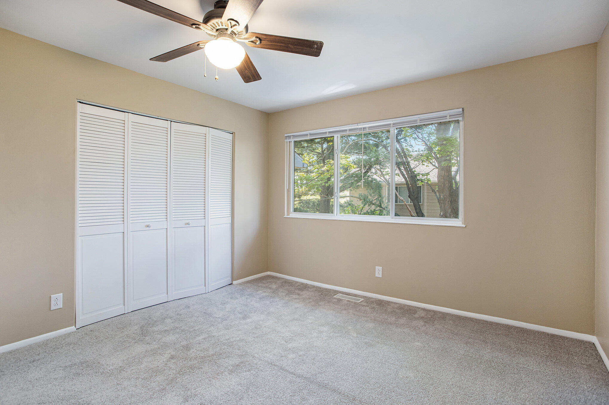 Kalamazoo, Michigan 49006, United States, 2 Bedrooms Bedrooms, ,2 BathroomsBathrooms,Residential,Active,166415