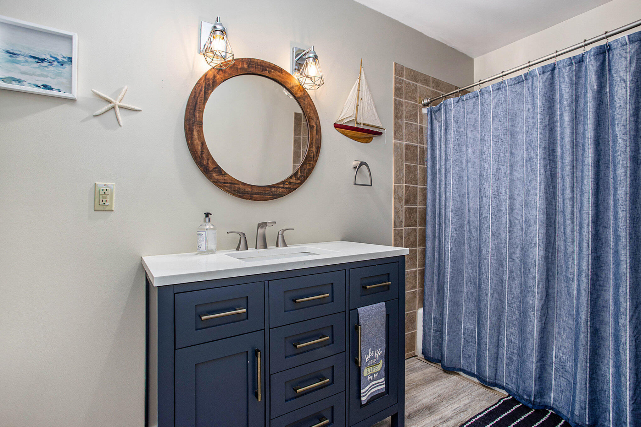 Vicksburg, Michigan 49097, United States, 4 Bedrooms Bedrooms, ,3 BathroomsBathrooms,Residential,Active,235356