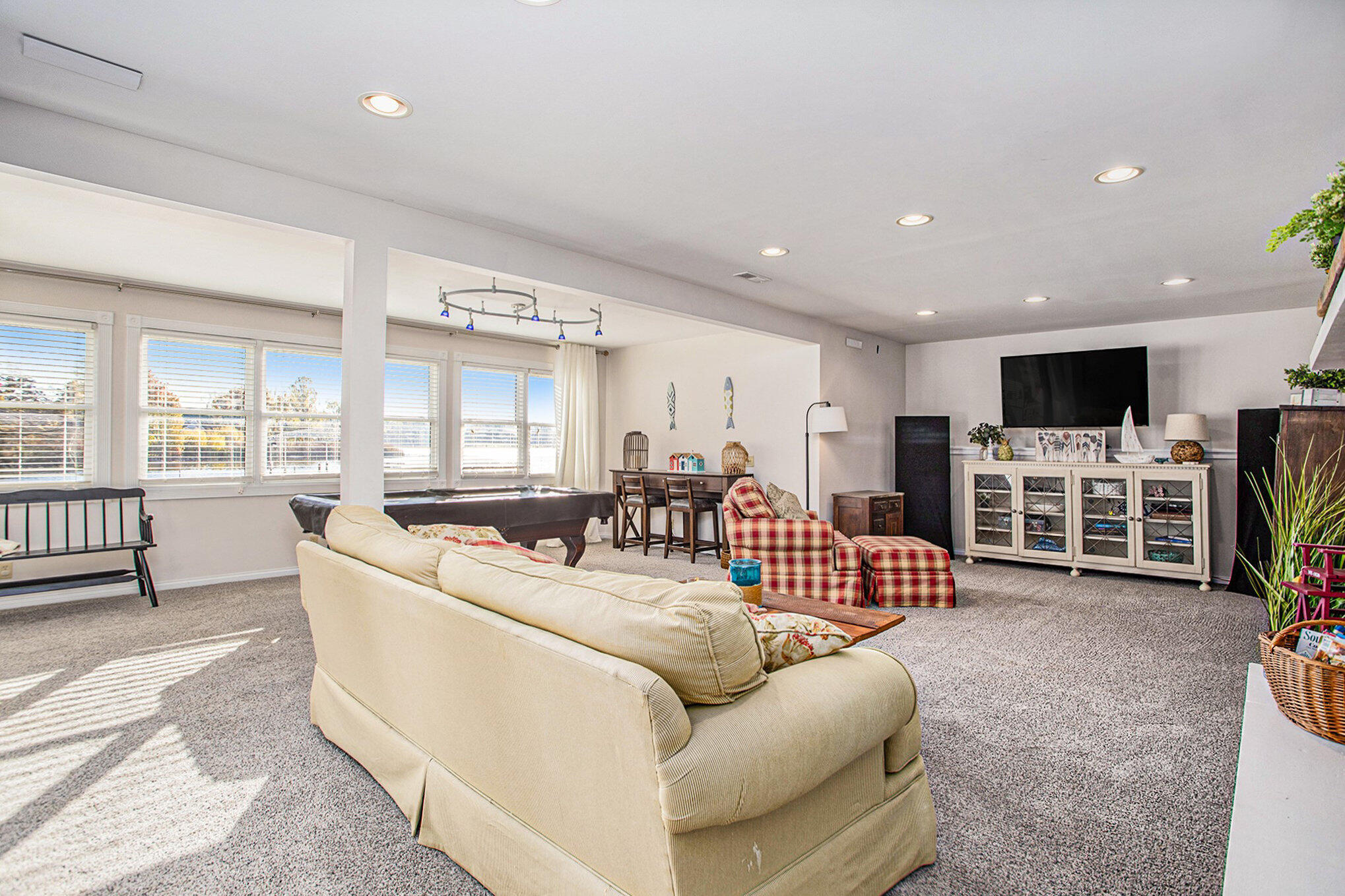 Vicksburg, Michigan 49097, United States, 4 Bedrooms Bedrooms, ,3 BathroomsBathrooms,Residential,Active,235356