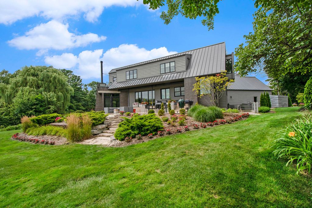 Photo of 1950 Robinson Road SE, East Grand Rapids, MI 49506 (MLS # 26006519)