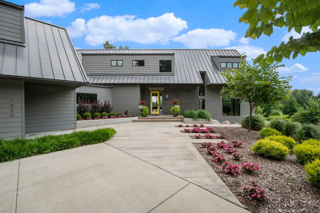 Photo of 1950 Robinson Road SE, East Grand Rapids, MI 49506 (MLS # 26006519)