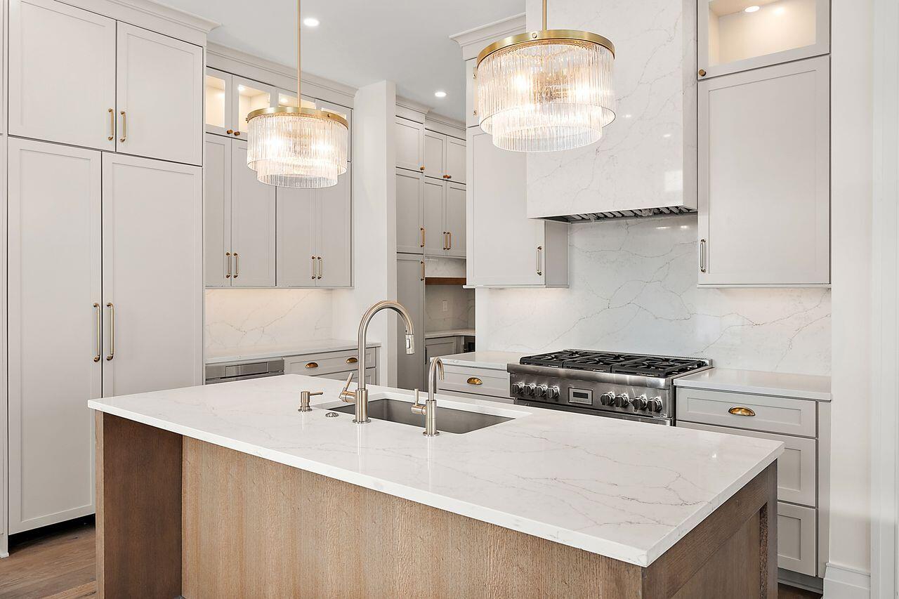 107 S Griswold Street