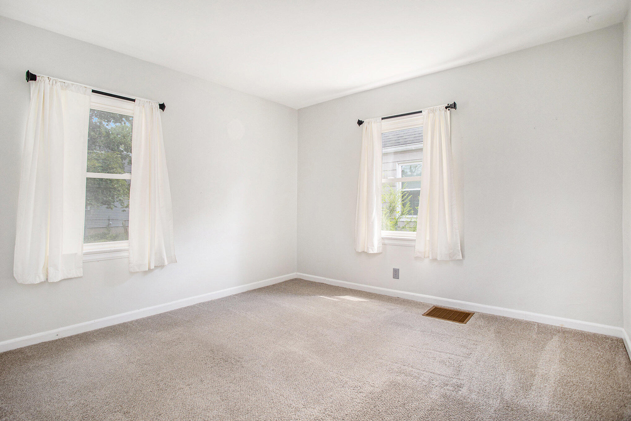 Battle Creek, Michigan 49015, United States, 2 Bedrooms Bedrooms, ,1 BathroomBathrooms,Residential,Pending,184084