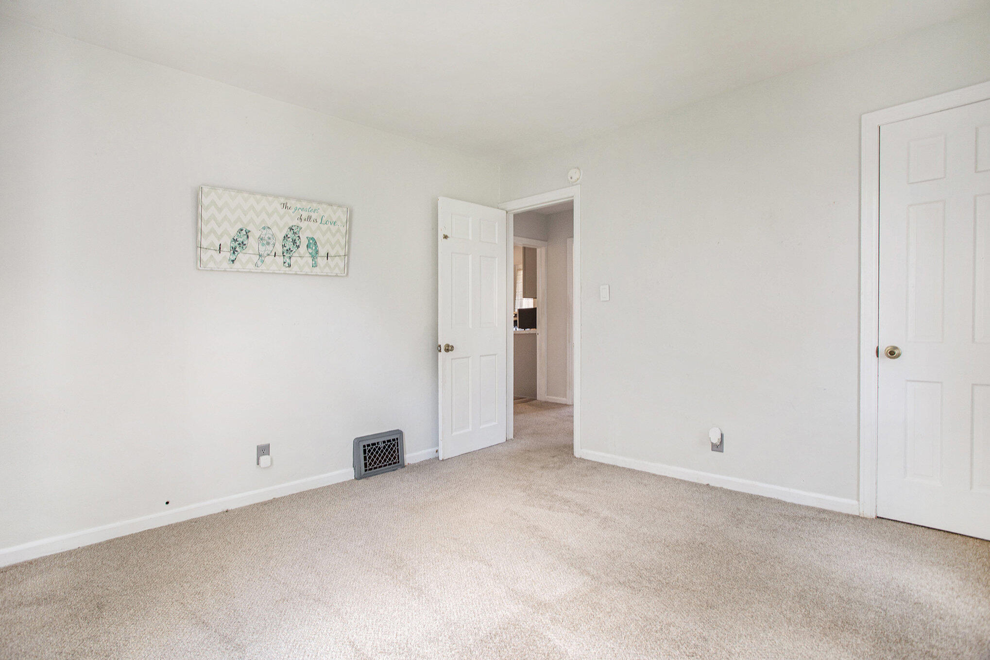 Battle Creek, Michigan 49015, United States, 2 Bedrooms Bedrooms, ,1 BathroomBathrooms,Residential,Pending,184084