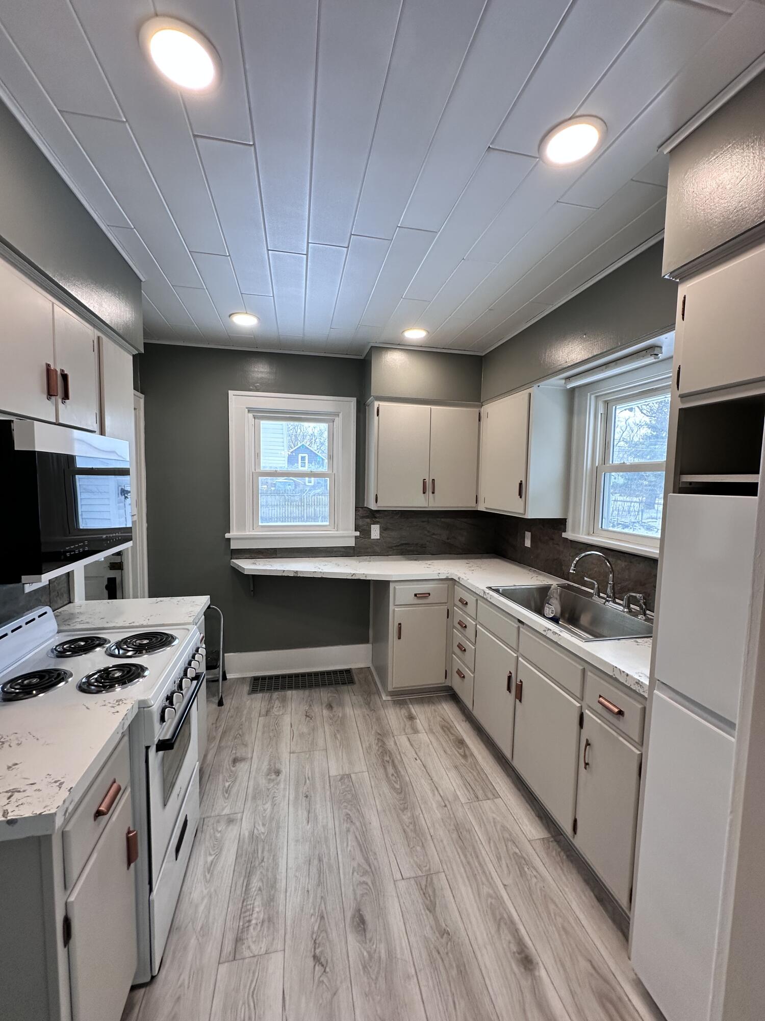 Sturgis, Michigan 49091, United States, 2 Bedrooms Bedrooms, ,1 BathroomBathrooms,Residential,Active,93702