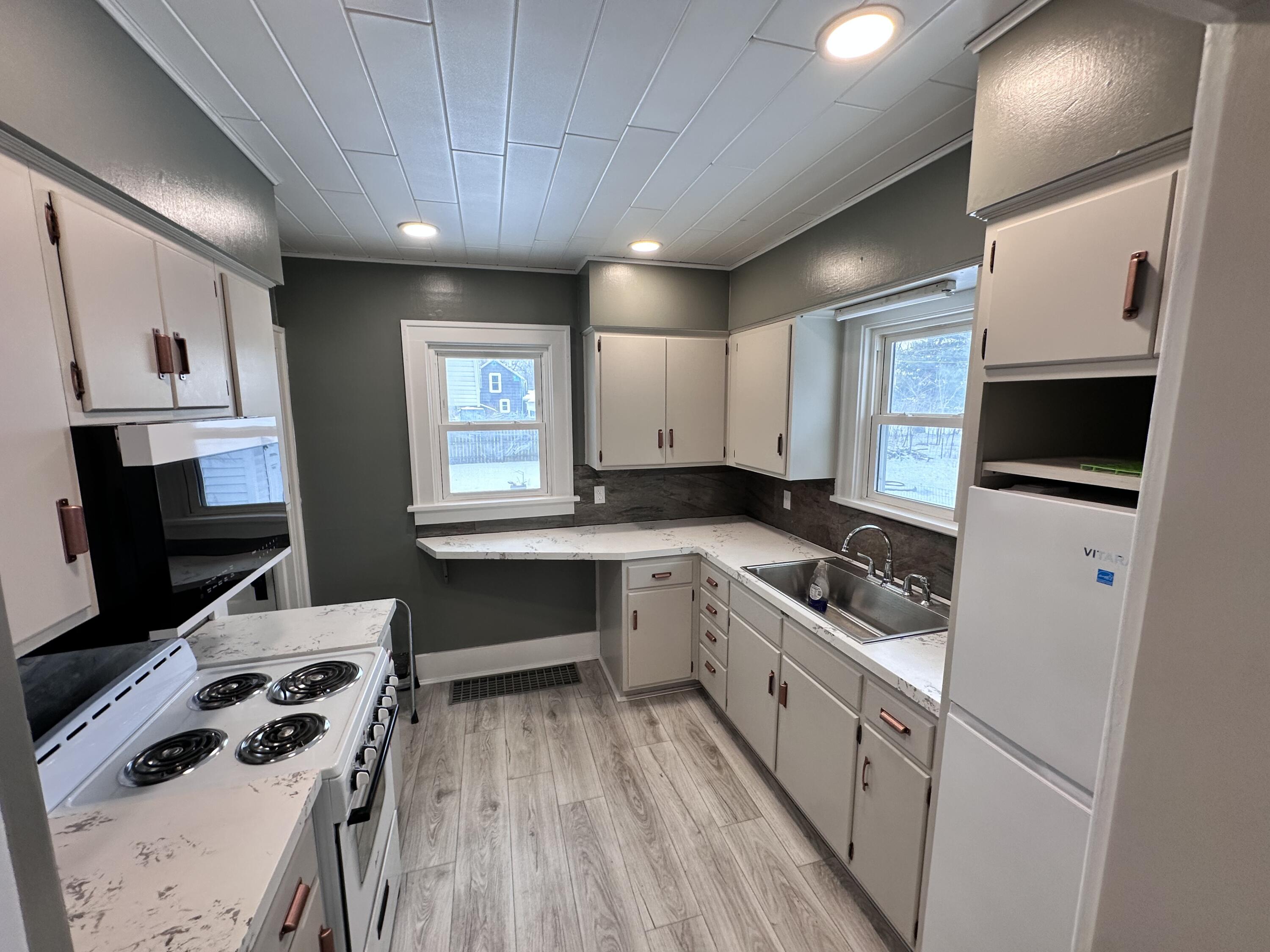 Sturgis, Michigan 49091, United States, 2 Bedrooms Bedrooms, ,1 BathroomBathrooms,Residential,Active,93702