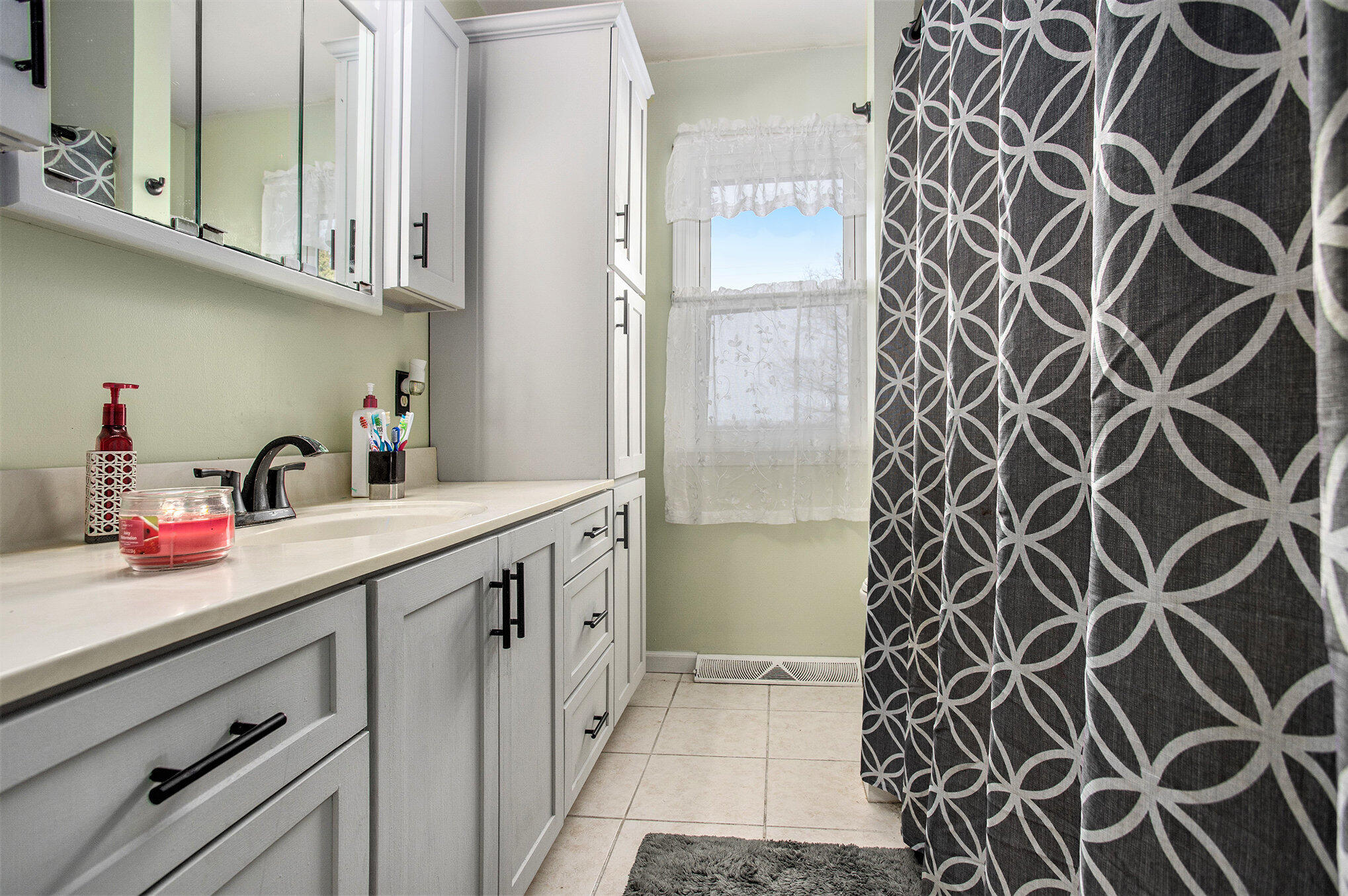 Sturgis, Michigan 49091, United States, 4 Bedrooms Bedrooms, ,2 BathroomsBathrooms,Residential,Active,121147