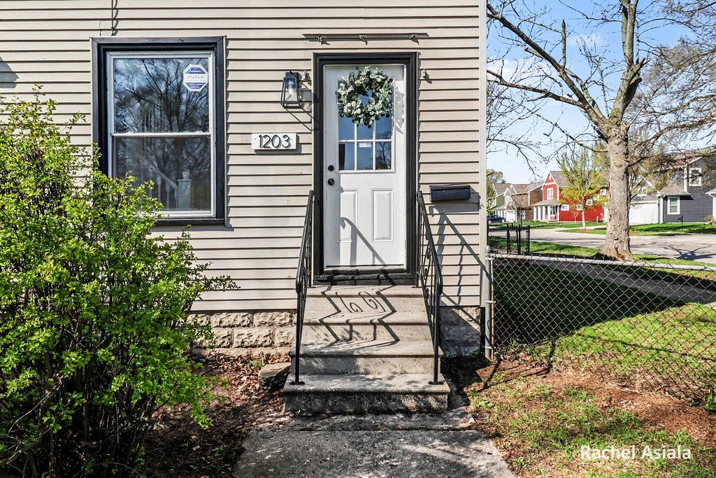 Photo of 1203 4th Street, Muskegon, MI 49441 (MLS # 26022116)