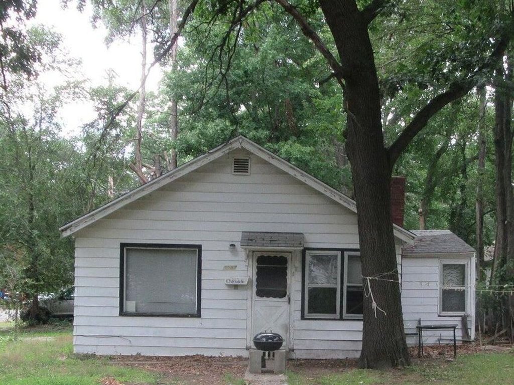 Photo of 3237 Sanford Street, Muskegon, MI 49444 (MLS # 25034053)