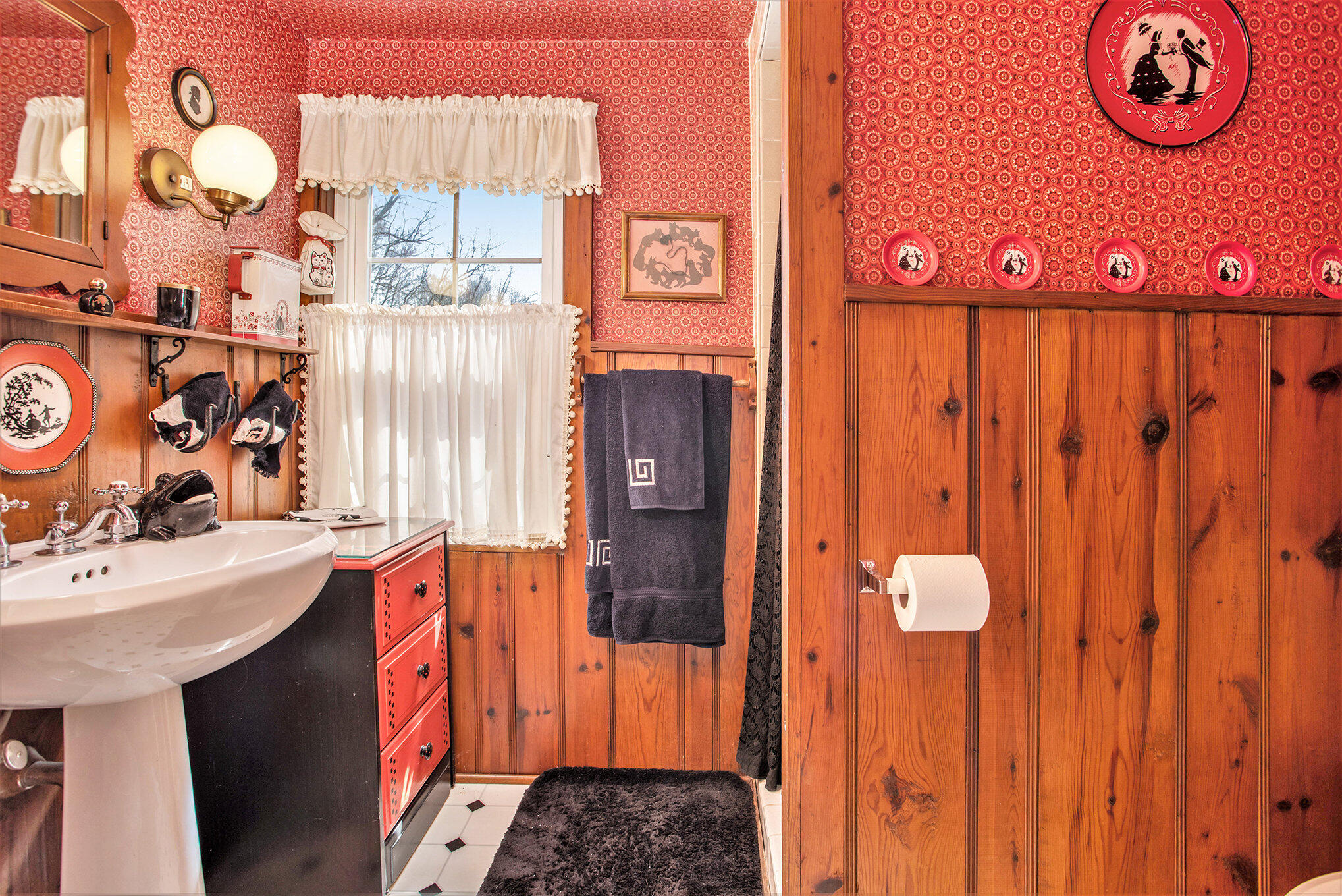 Hickory Corners, Michigan 49060, United States, 3 Bedrooms Bedrooms, ,3 BathroomsBathrooms,Residential,Pending,57583