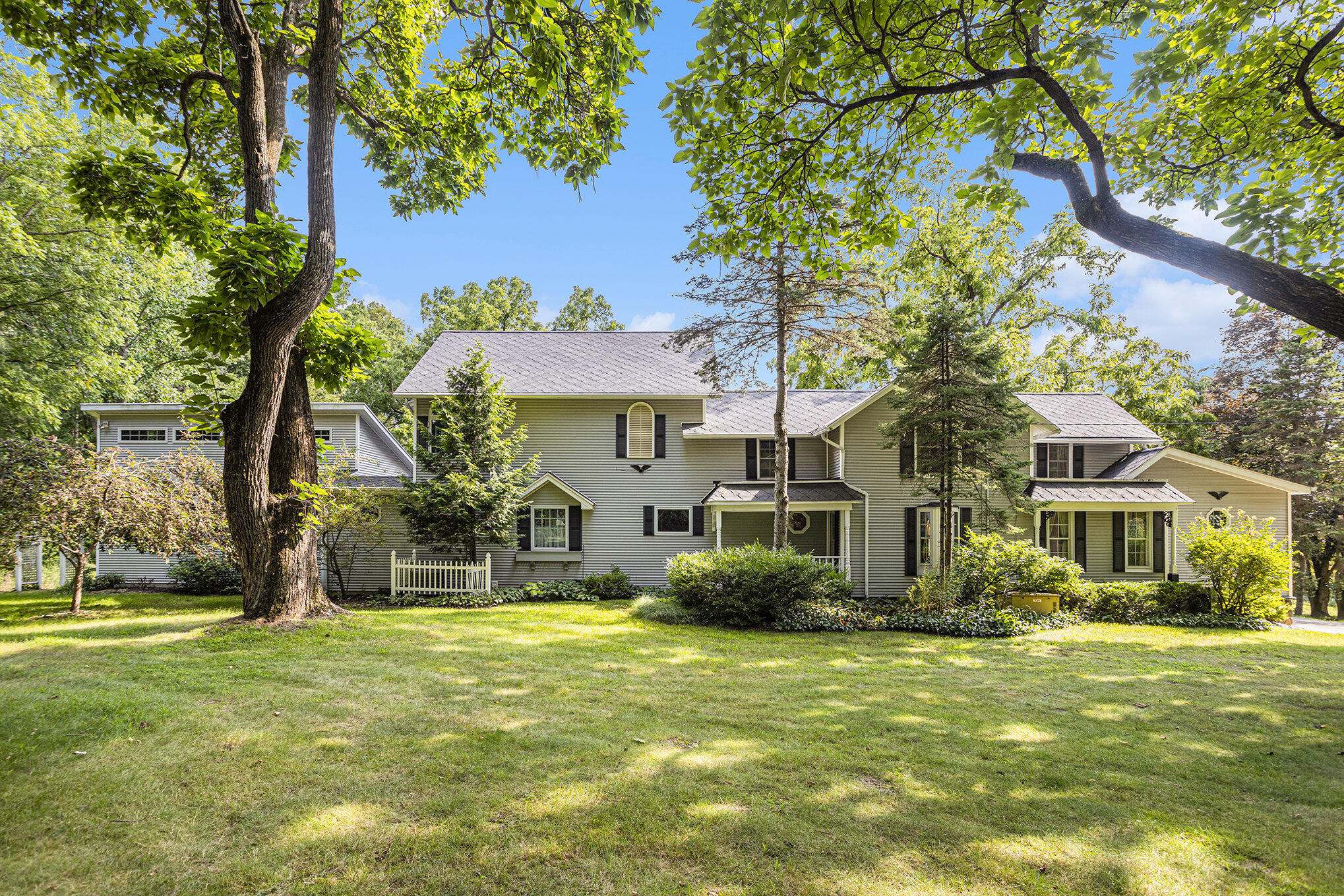 Hickory Corners, Michigan 49060, United States, 3 Bedrooms Bedrooms, ,3 BathroomsBathrooms,Residential,Pending,57583