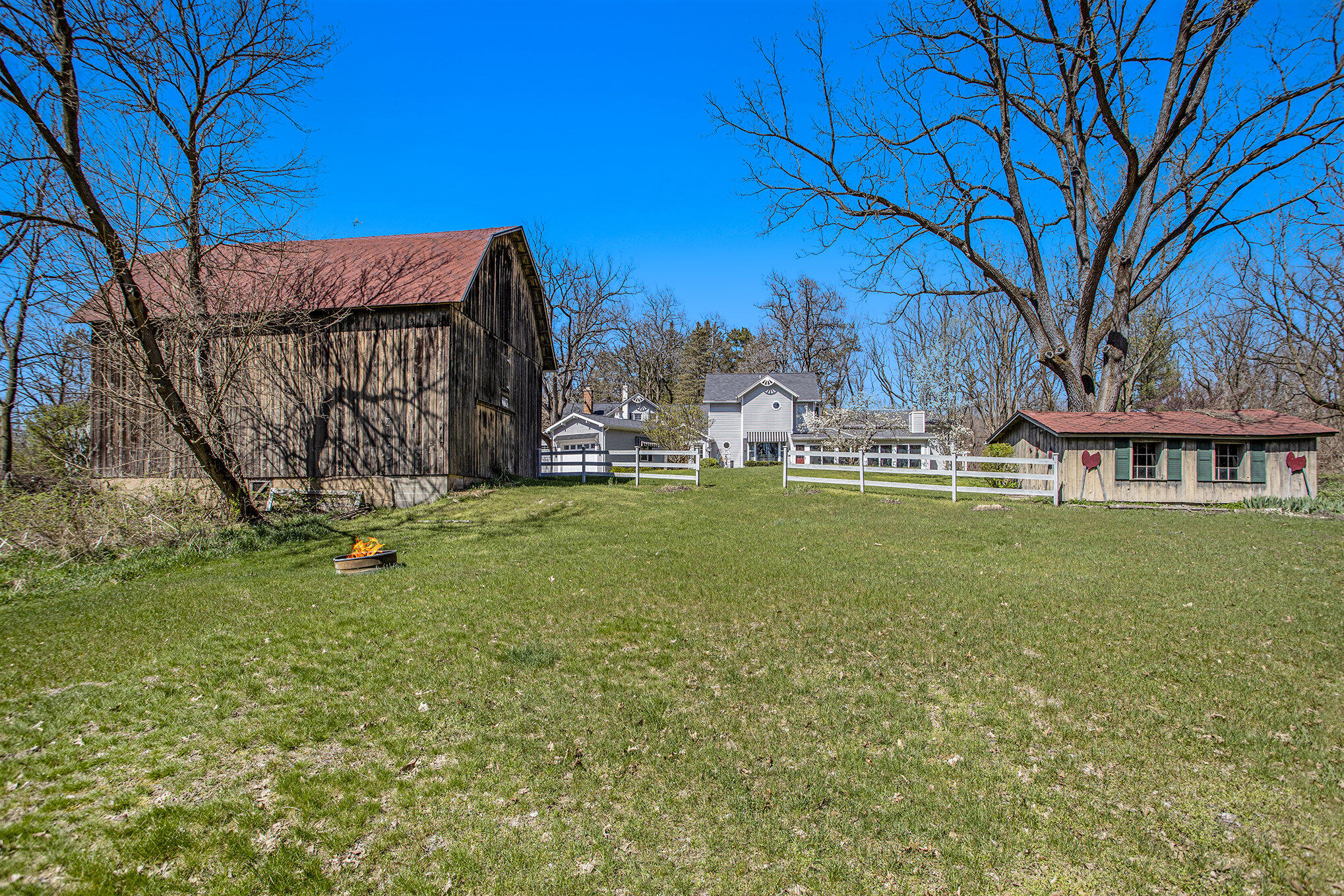 Hickory Corners, Michigan 49060, United States, 3 Bedrooms Bedrooms, ,3 BathroomsBathrooms,Residential,Pending,57583