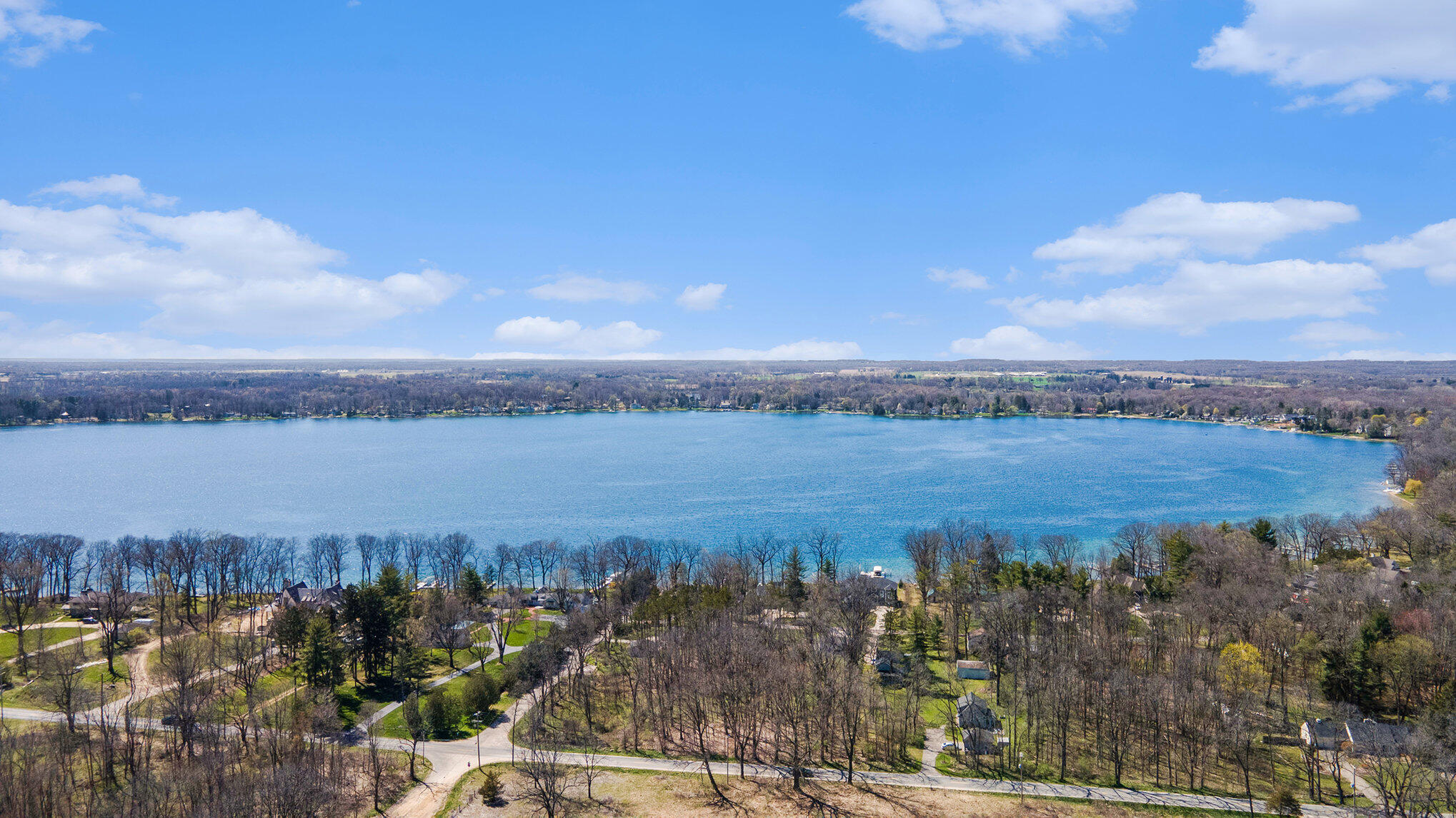 Hickory Corners, Michigan 49060, United States, 3 Bedrooms Bedrooms, ,3 BathroomsBathrooms,Residential,Pending,57583