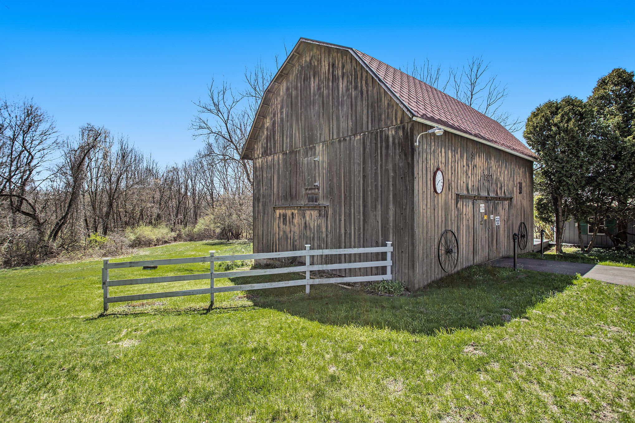 Hickory Corners, Michigan 49060, United States, 3 Bedrooms Bedrooms, ,3 BathroomsBathrooms,Residential,Pending,57583