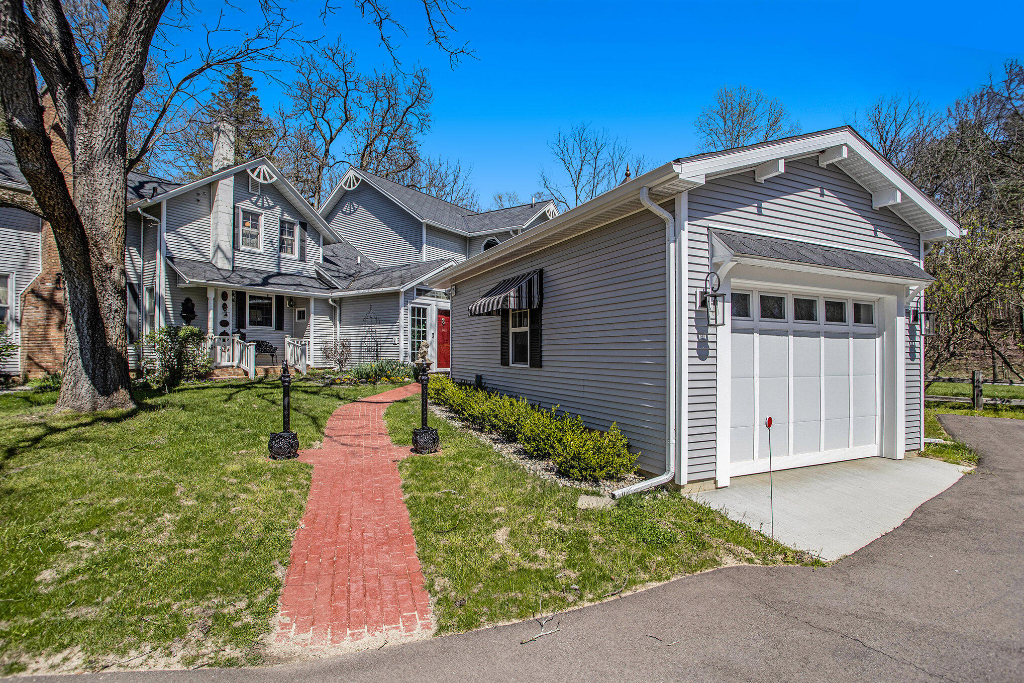 Hickory Corners, Michigan 49060, United States, 3 Bedrooms Bedrooms, ,3 BathroomsBathrooms,Residential,Pending,57583
