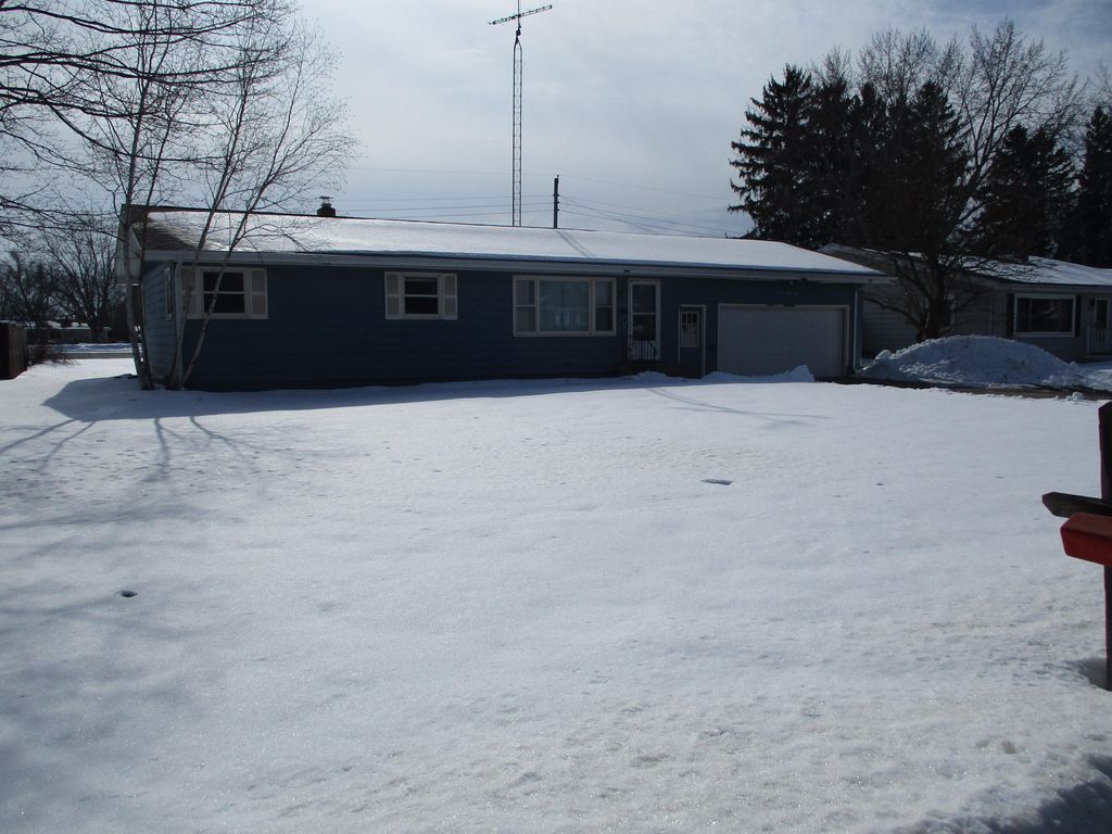 Photo of 1636 S Cherry Drive, Stevensville, MI 49127 (MLS # 26005282)