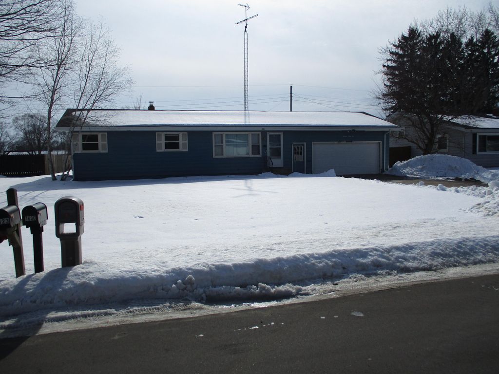 Photo of 1636 S Cherry Drive, Stevensville, MI 49127 (MLS # 26005282)