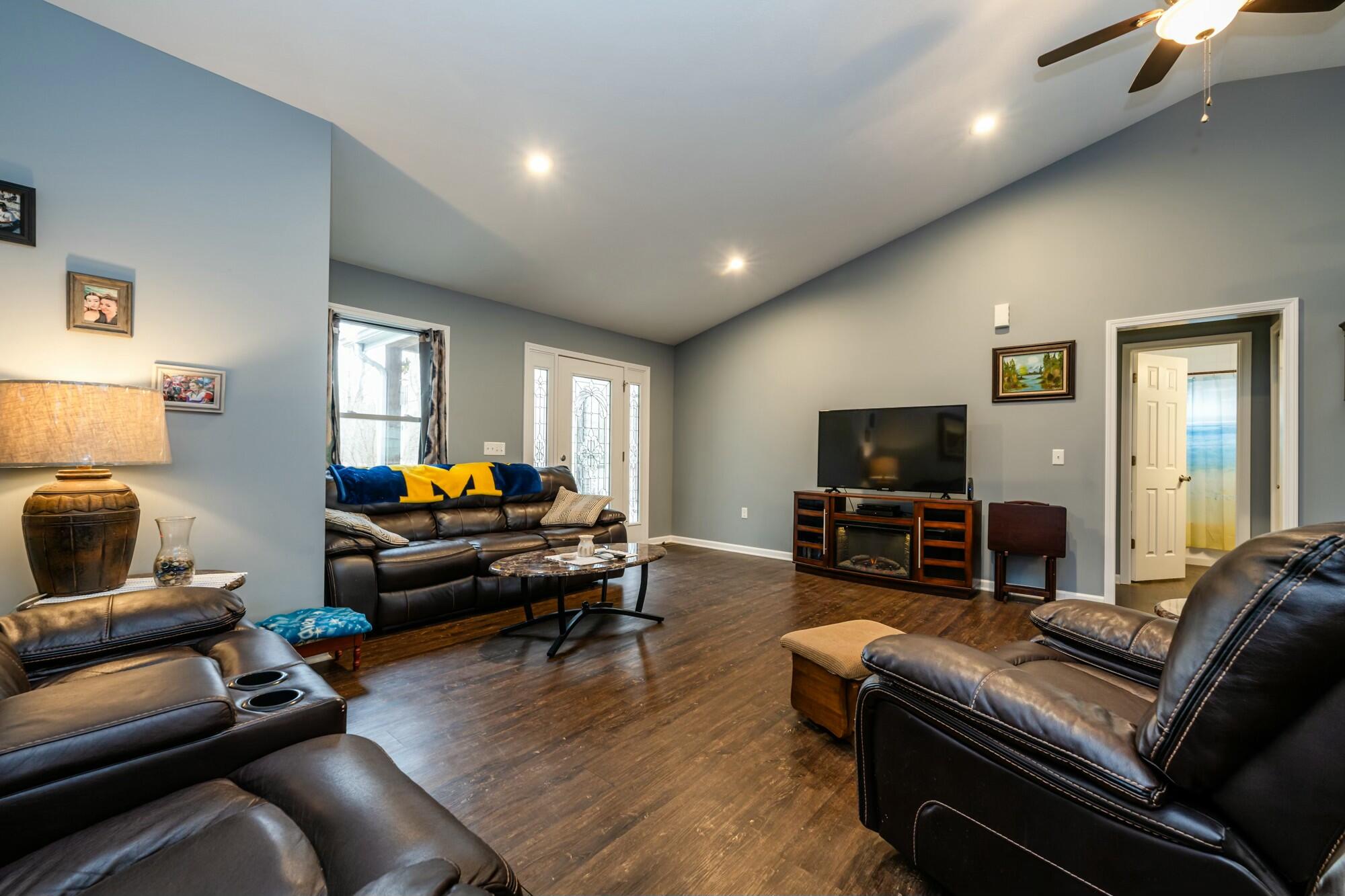 3045 Little Glendora Road