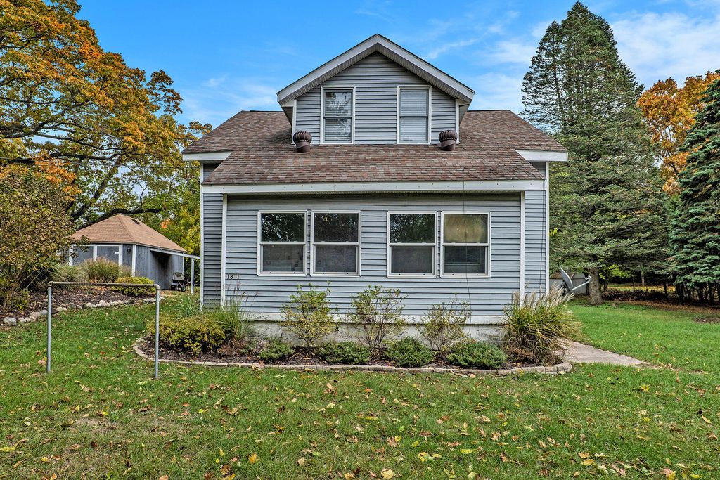 Photo of 1840 Richmond Street NW, Grand Rapids, MI 49504 (MLS # 25056355)