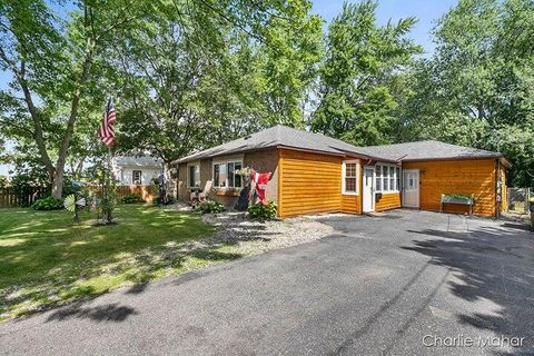 1108 W Cass Street, Greenville, MI 48838 - MLS#: 25017175