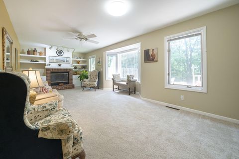 Single Family Residence in Grand Rapids MI 7690 Cahoon Drive 15.jpg