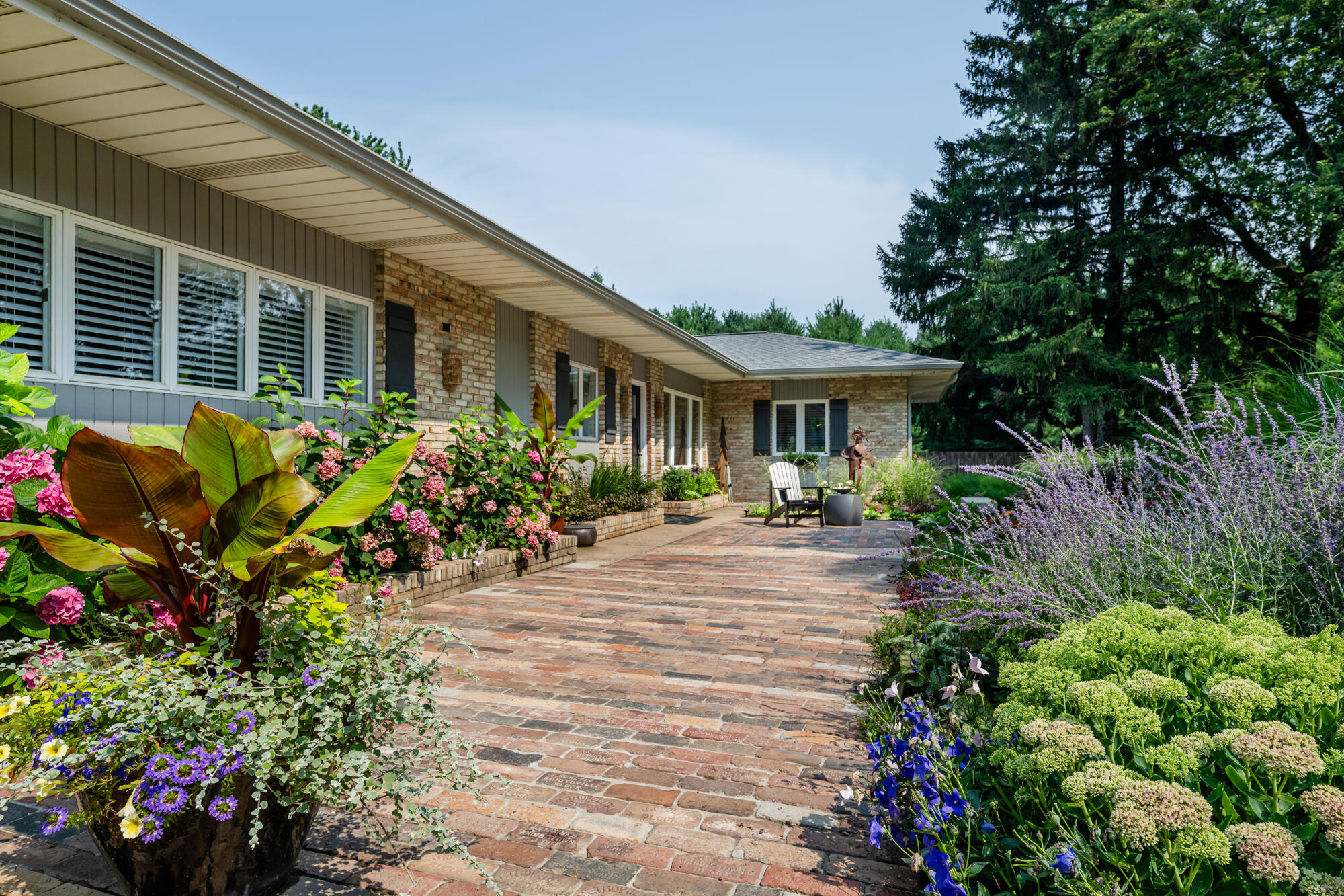 2585 Lake Bluff Terrace